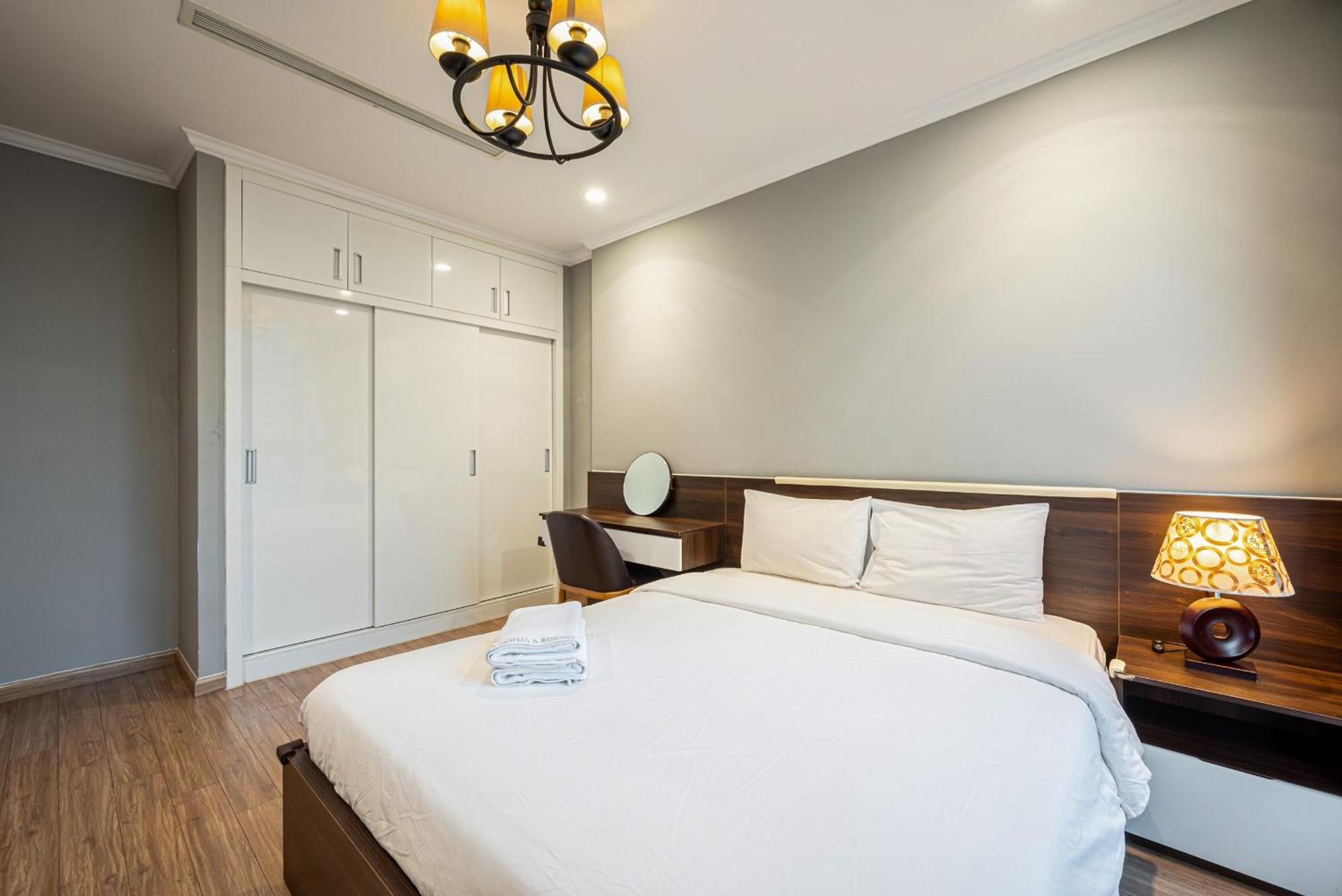 In Landmark-vinhome Park By Yen Apartment *
