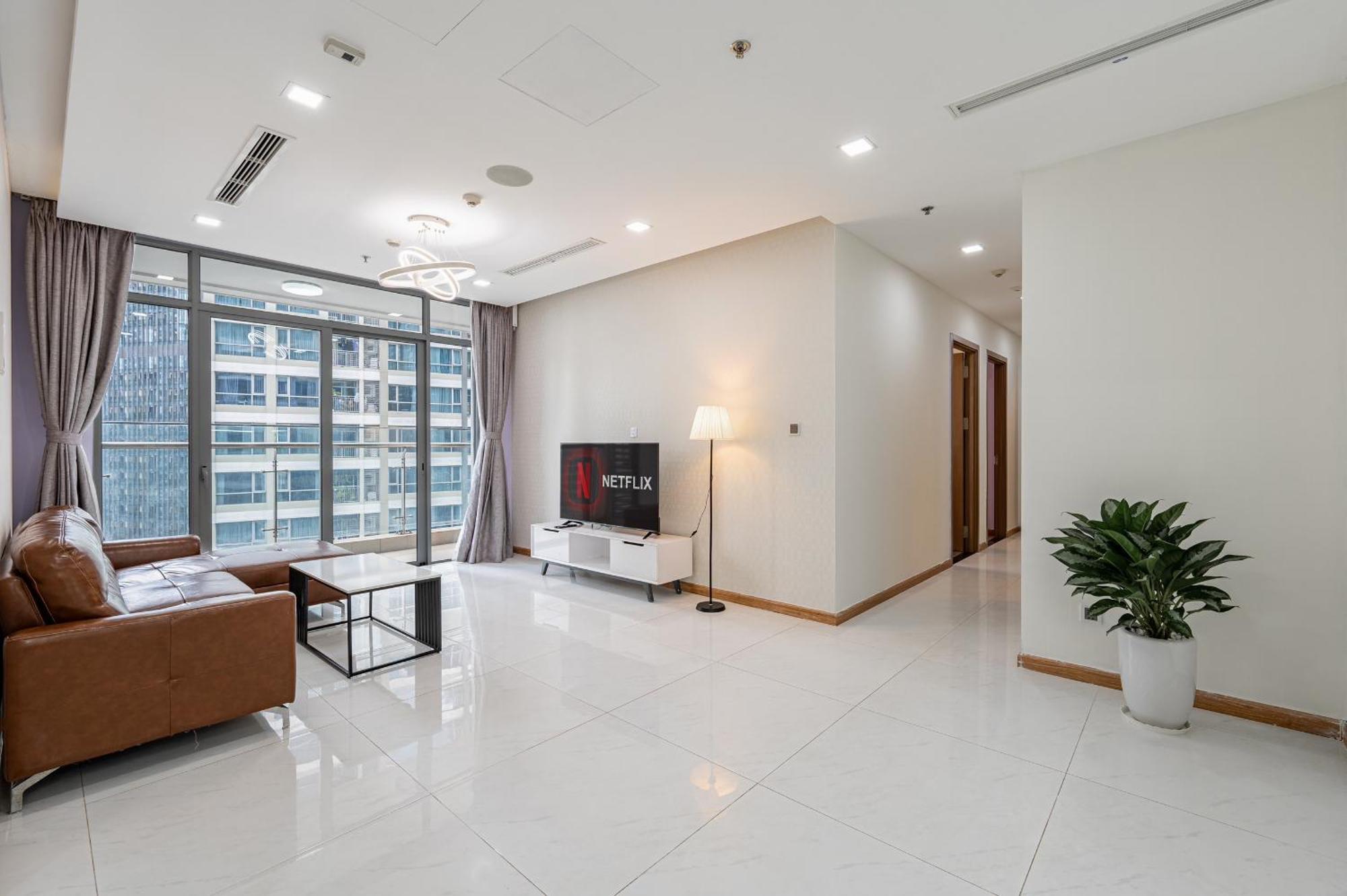 In Landmark-vinhome Park By Yen Apartment