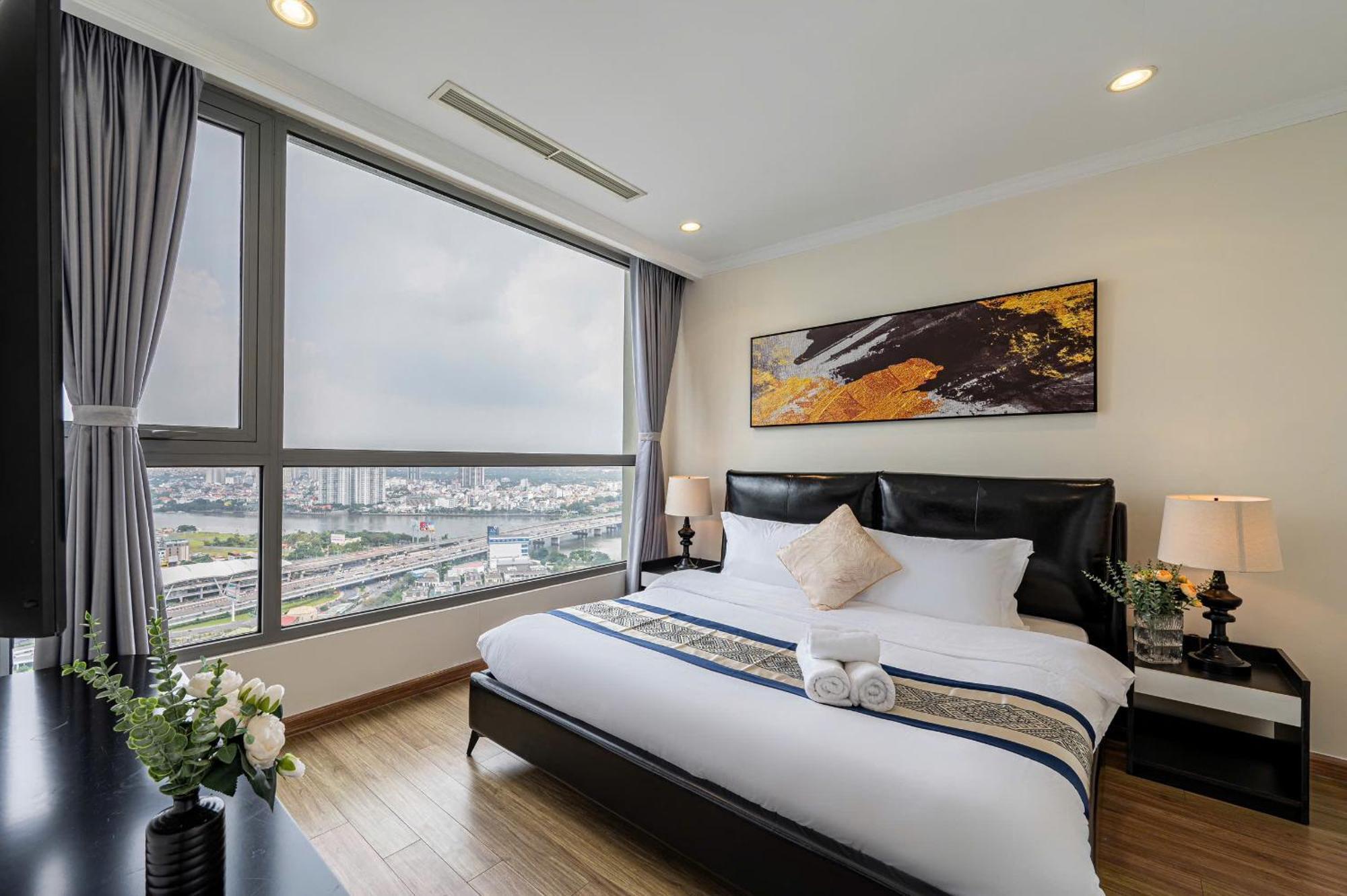 In Landmark-vinhome Park By Yen Apartment *